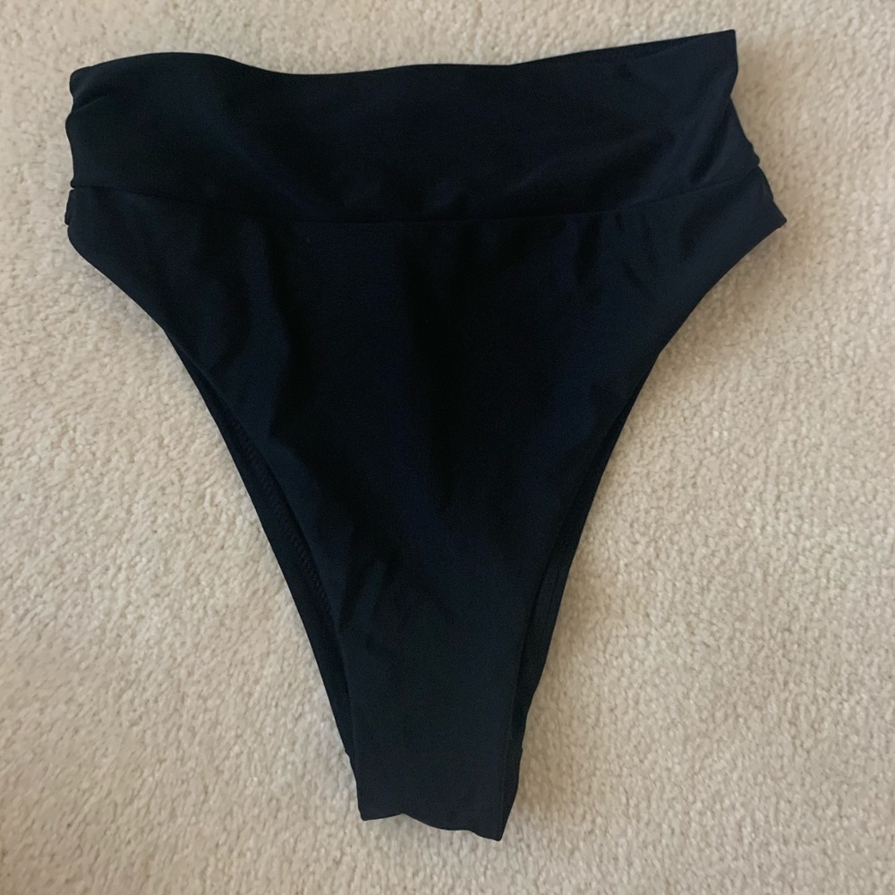 NWT High-Waisted Black Bottoms